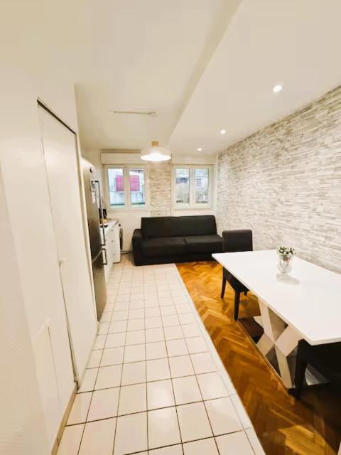 Mini-Studio Avec Kitchenette Ou Chambre Confort Avec Frigo Et Tv - Parking En Option Sur Resa ! Chaville Zewnętrze zdjęcie