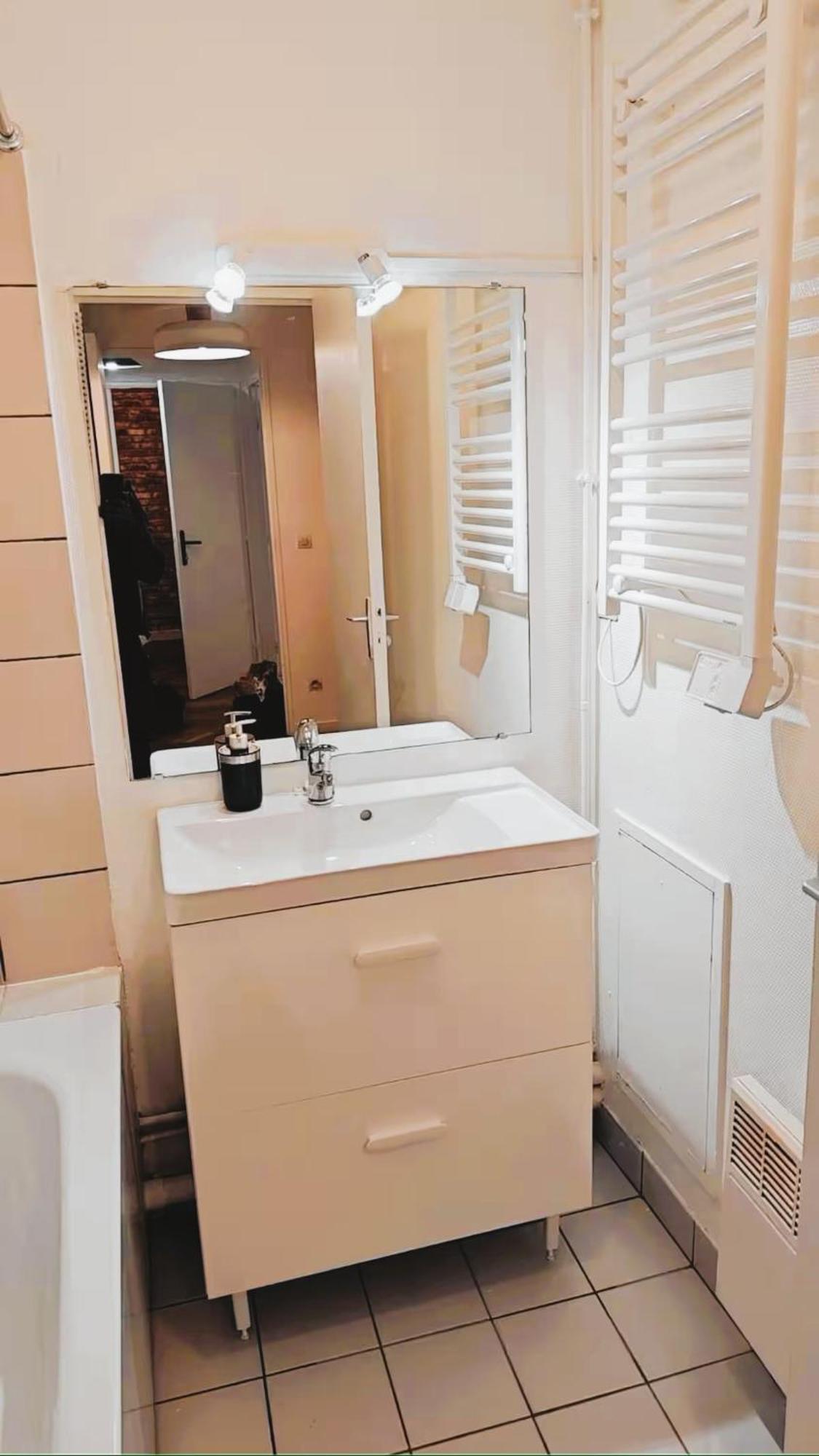 Mini-Studio Avec Kitchenette Ou Chambre Confort Avec Frigo Et Tv - Parking En Option Sur Resa ! Chaville Zewnętrze zdjęcie