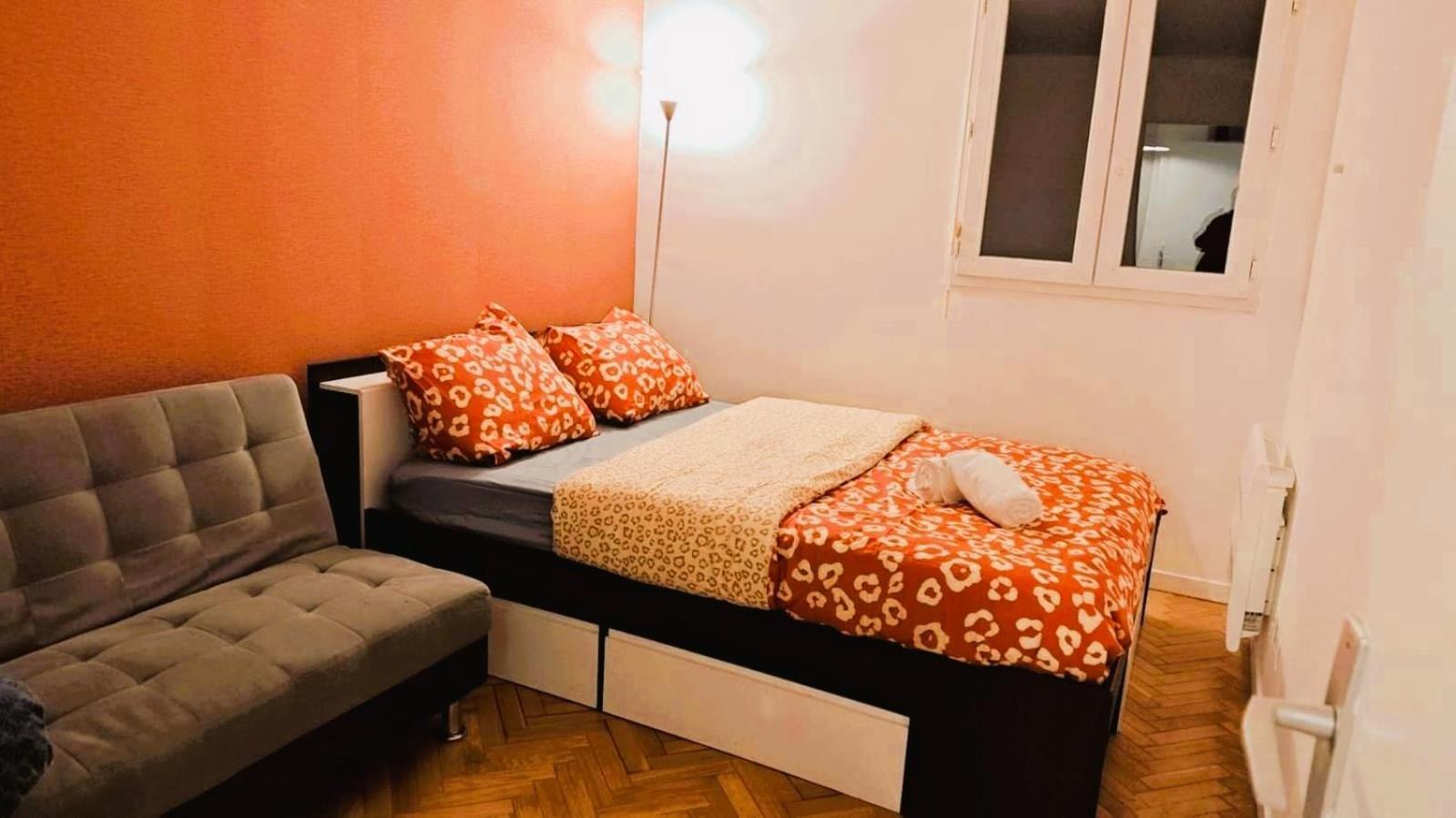 Mini-Studio Avec Kitchenette Ou Chambre Confort Avec Frigo Et Tv - Parking En Option Sur Resa ! Chaville Zewnętrze zdjęcie