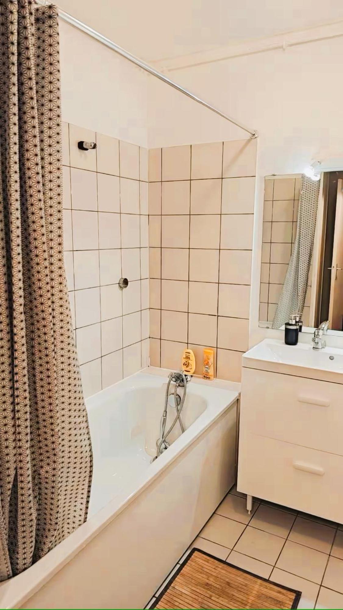 Mini-Studio Avec Kitchenette Ou Chambre Confort Avec Frigo Et Tv - Parking En Option Sur Resa ! Chaville Zewnętrze zdjęcie